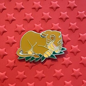 Disney Sleeping Simba Cub Enamel Pin from Sleepy Time mystery set